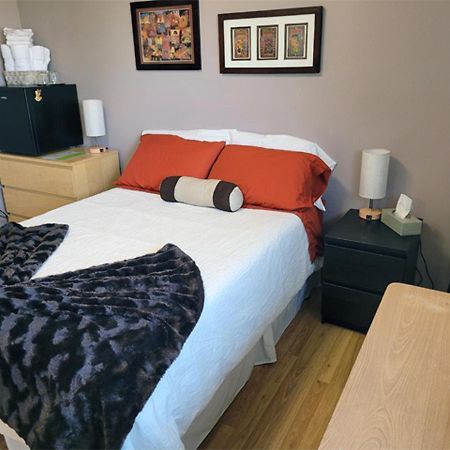 The Dewberry Homestay B&B Edmonton Exterior foto