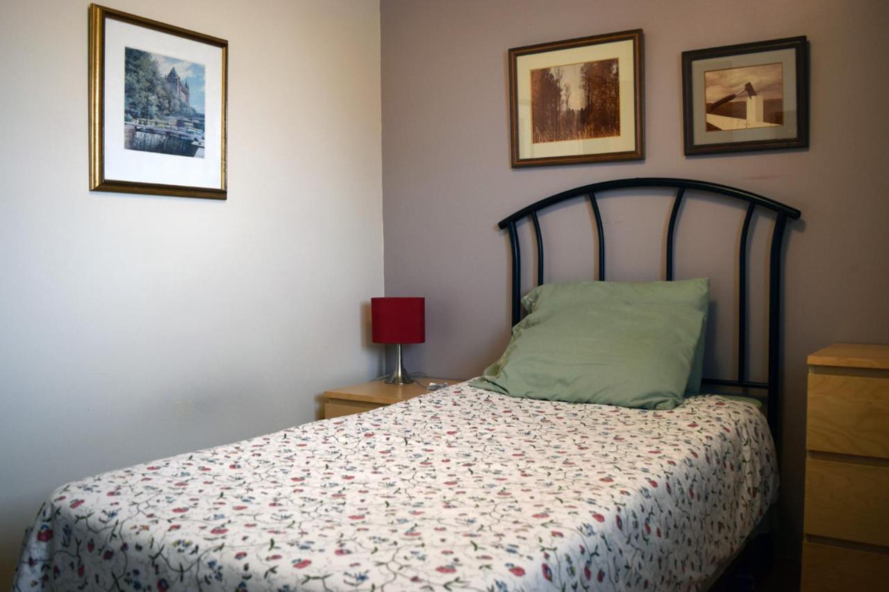 The Dewberry Homestay B&B Edmonton Exterior foto