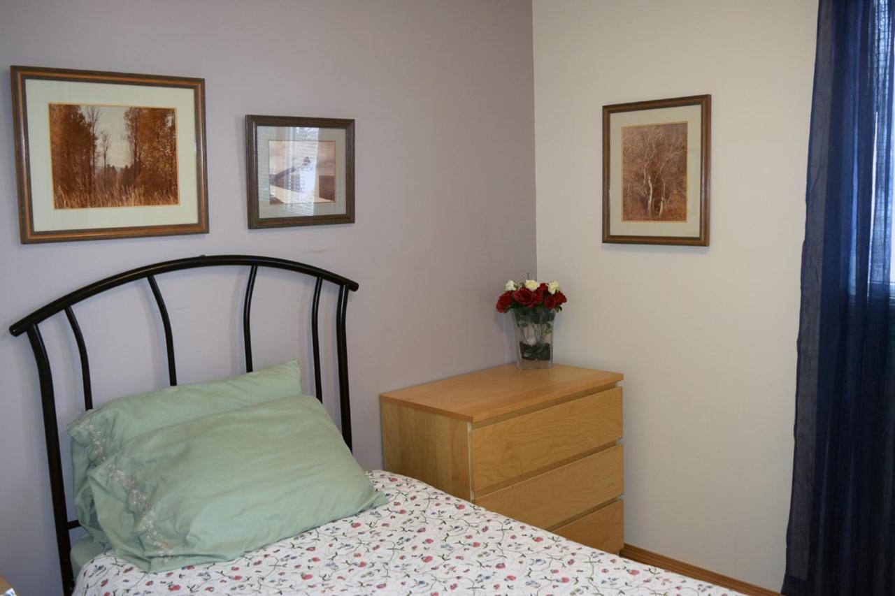 The Dewberry Homestay B&B Edmonton Exterior foto