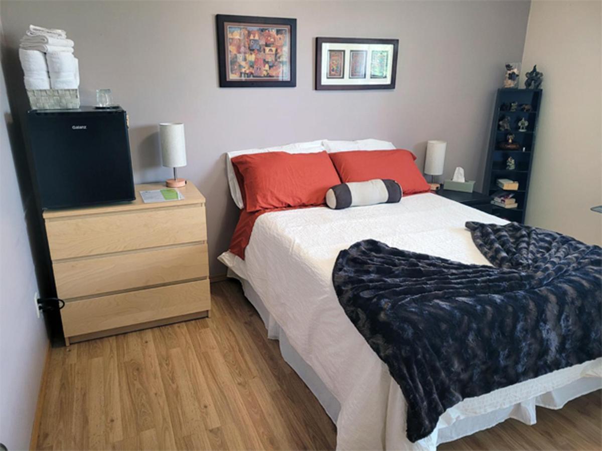 The Dewberry Homestay B&B Edmonton Exterior foto